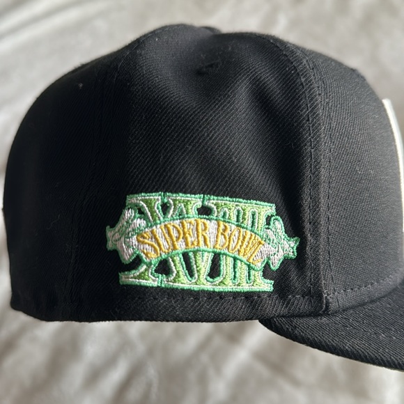 Oakland Raiders black fitted hat with Super Bowl XVIII side patch - Picture 4 of 4